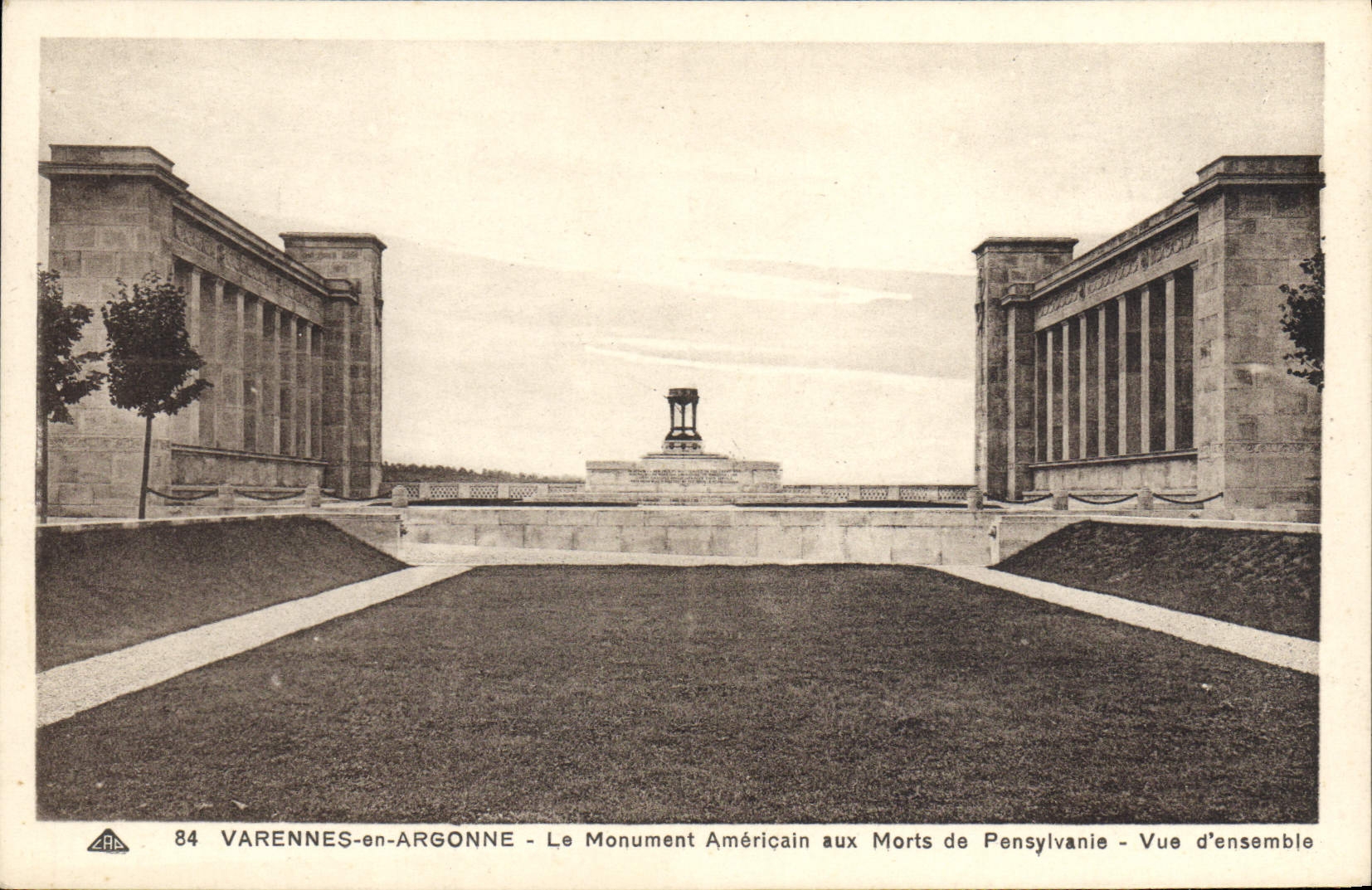 CPA Militaria Varennes en Argonne Le monument americain aux morts de Pennsylvanie Vue d'ensemble