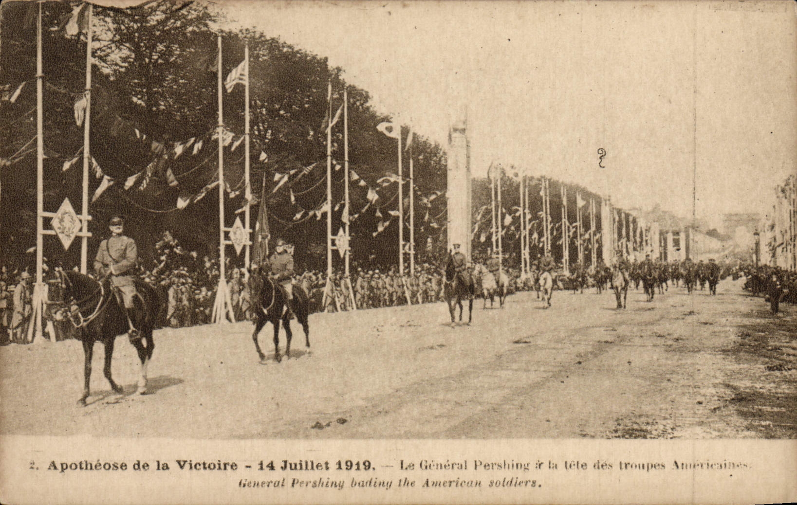 CPA Militaria Apotheose de la victoire 14 juillet 1919 Le general Pershing a la tete des troupes americaines