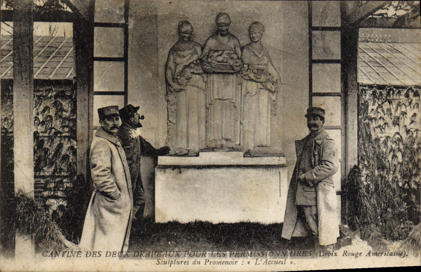 CPA Militaria Cantine des deux drapeaux pour les permissionnaires Croix Rouge americaine Promenoir L'accueil