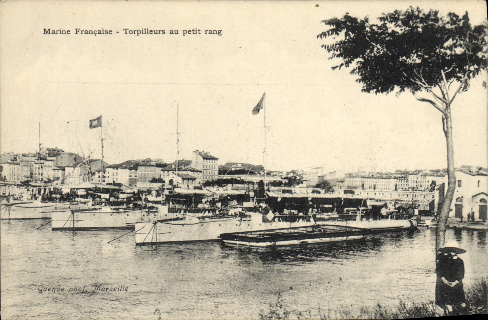 CPA Bateau Guerre Torpilleurs au petit rang 
