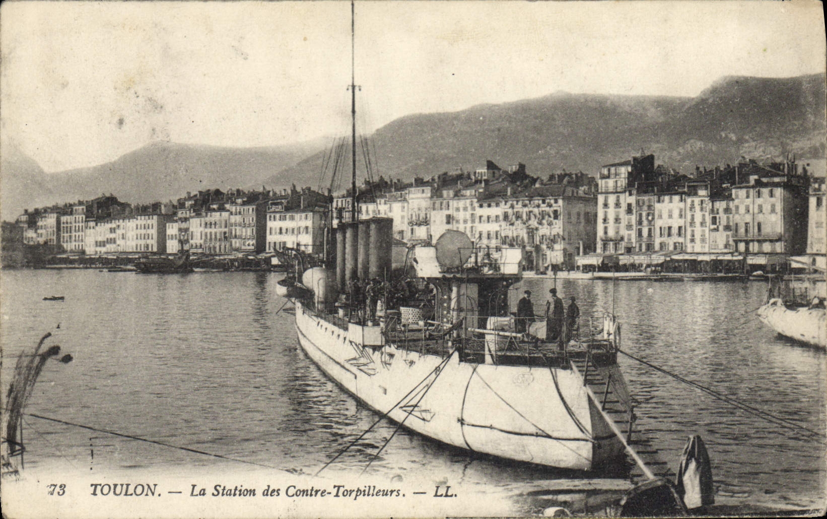 VINTAGE POSTCARD Boat Toulon War the station of against destroyers