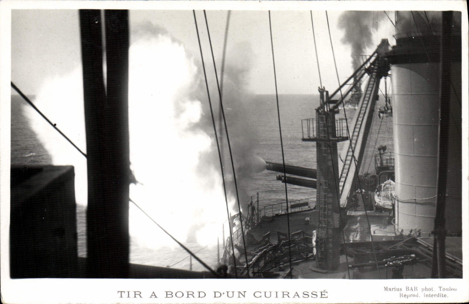 CPA Bateau Guerre Tir a bord d'un cuirasse