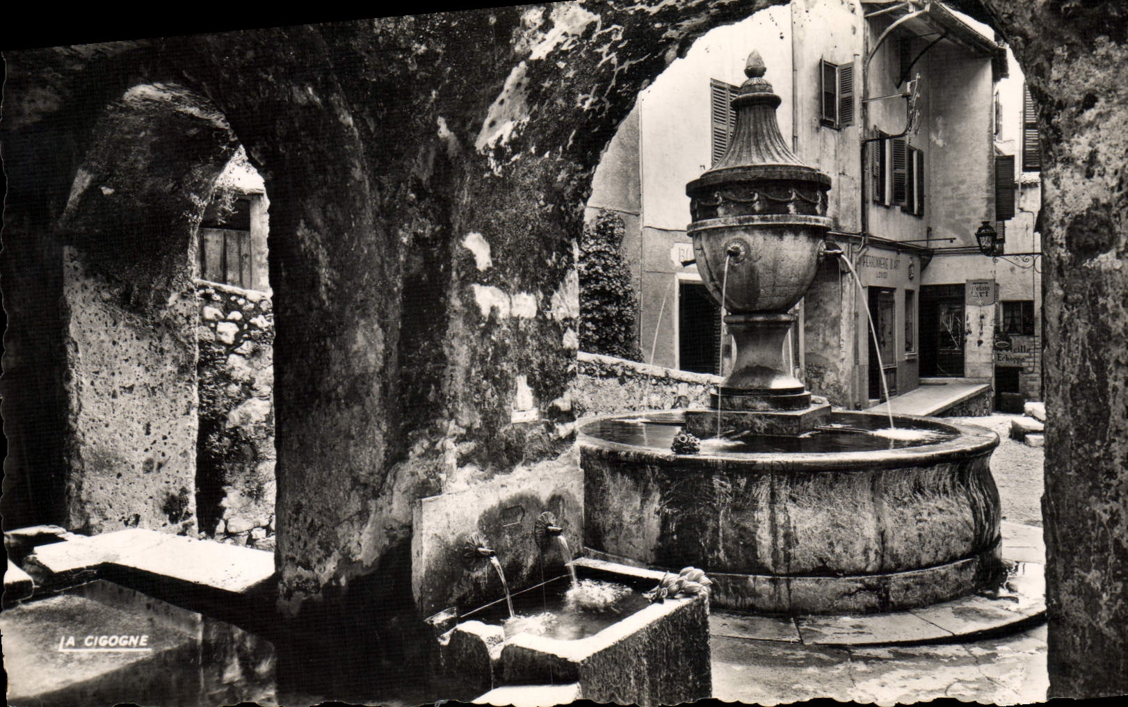 La POSTAL San Pablo de la VENDIMIA coloca la fuente