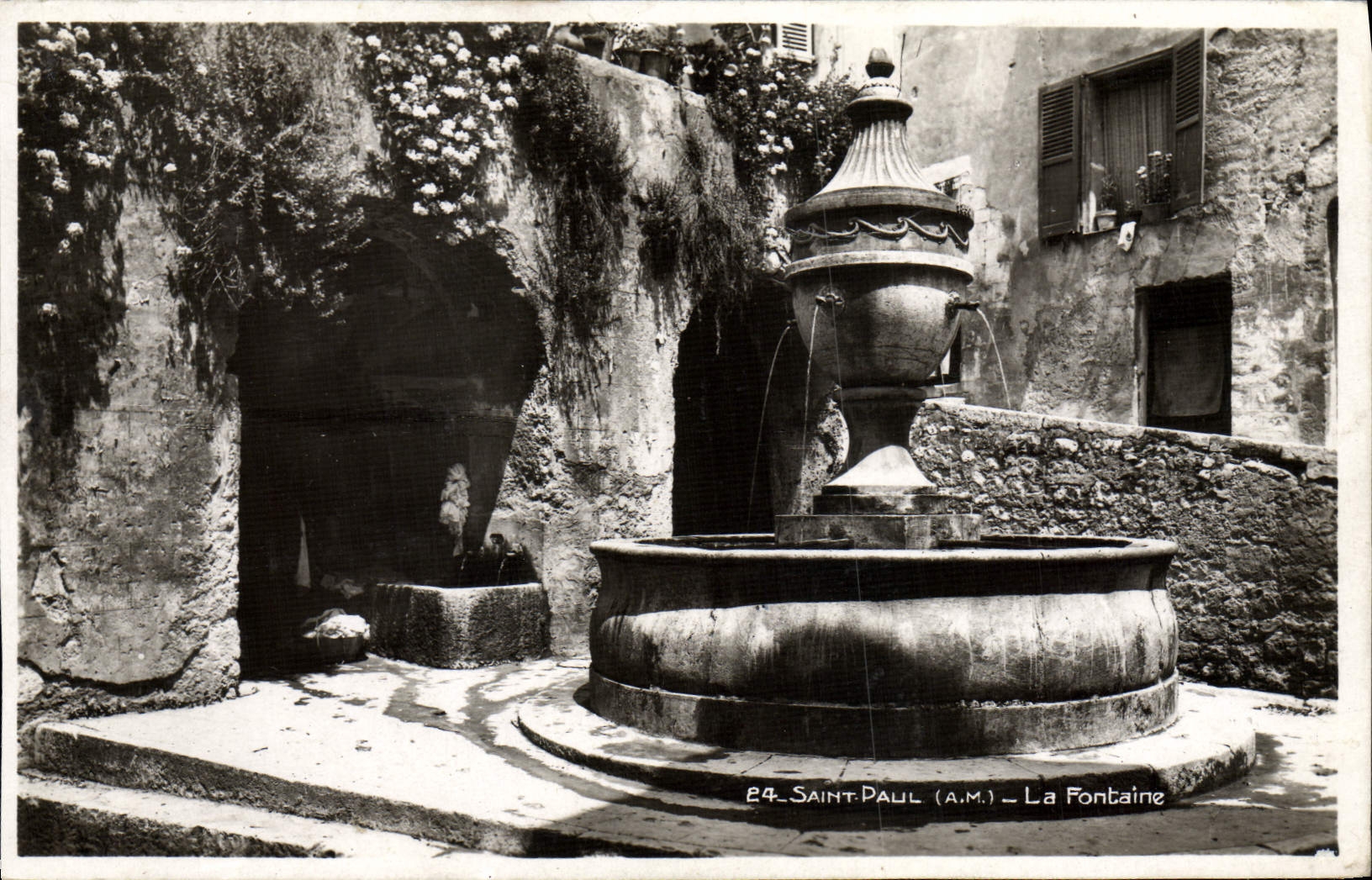 CPA Saint Paul De Vence La fontaine