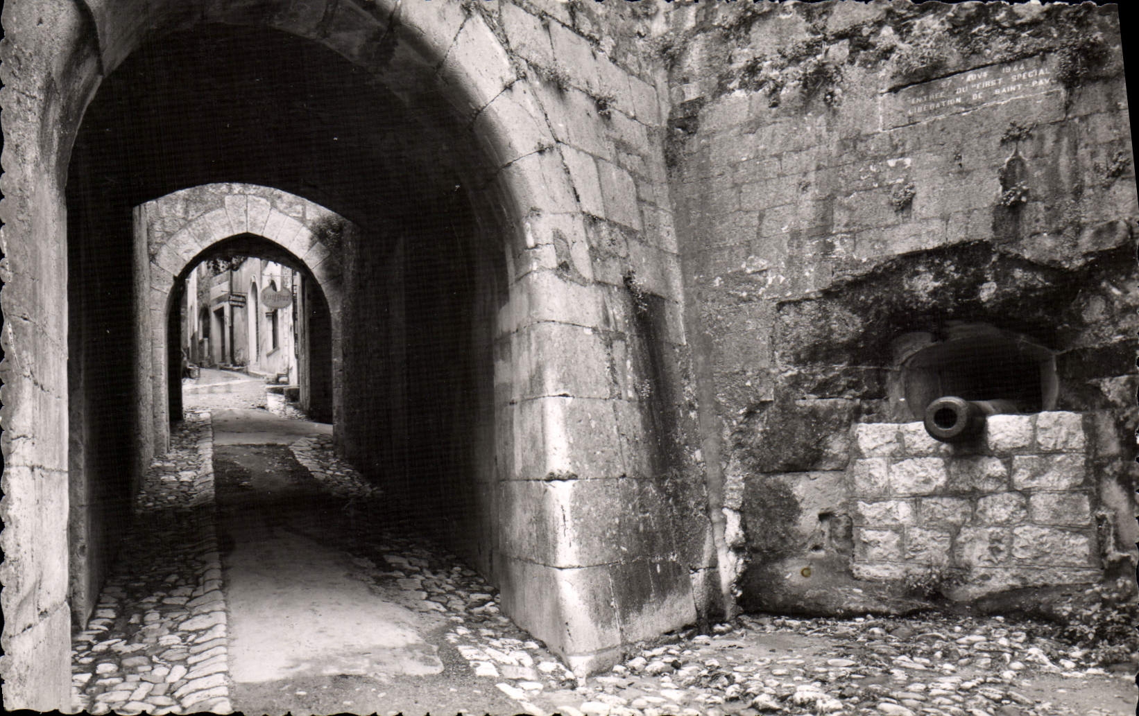 CPM Saint Paul Entree du Village Le canon