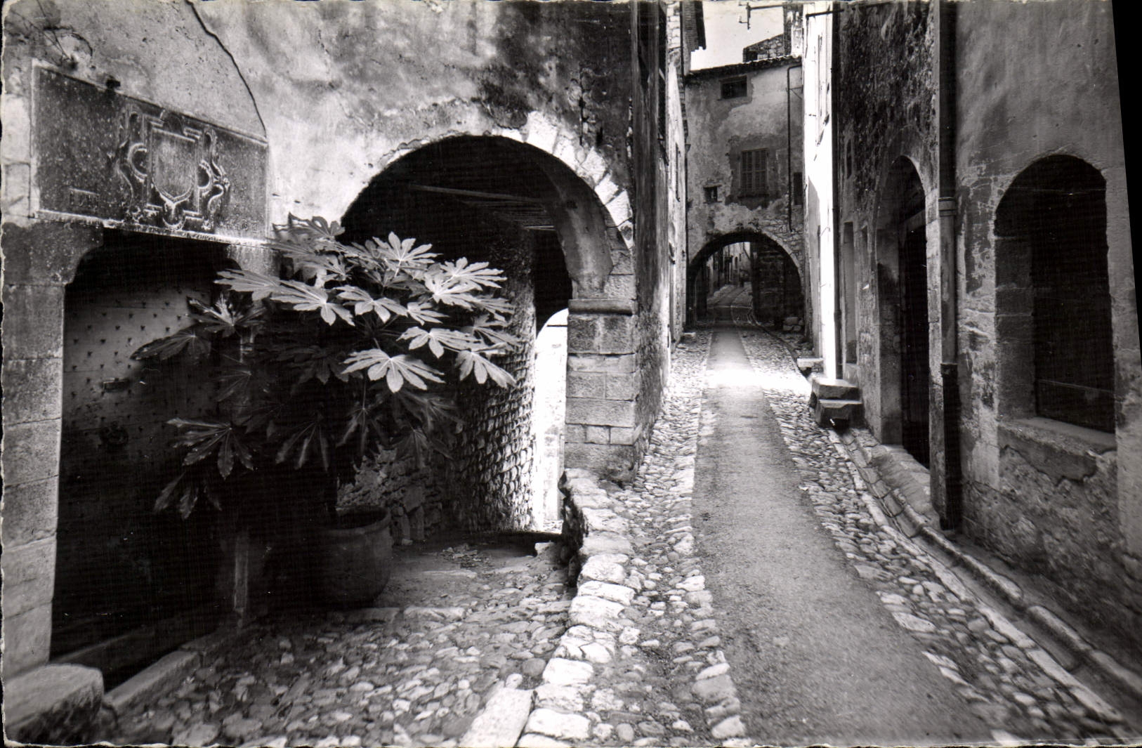 MODERN CARD Saint Paul Vieille Carries and Her Blazon