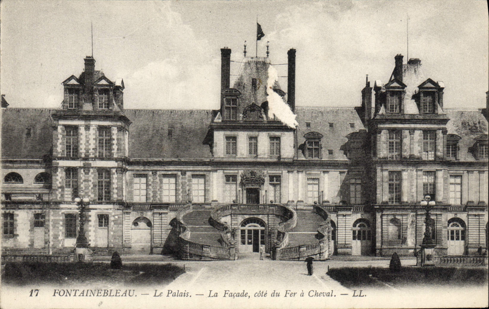 CPA Palais De Fontainebleau La Facade Cote du Fer a Cheval