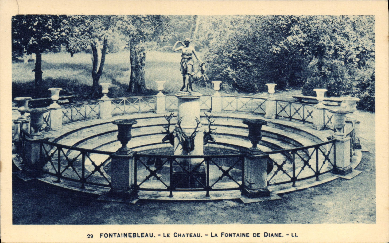 CPA Fontainebleau Le Chateau La Fontaine De Diane