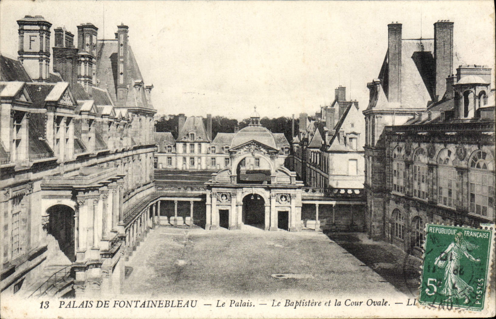 CPA Palais De Fontainebleau La Baptistere et la Cour ovale