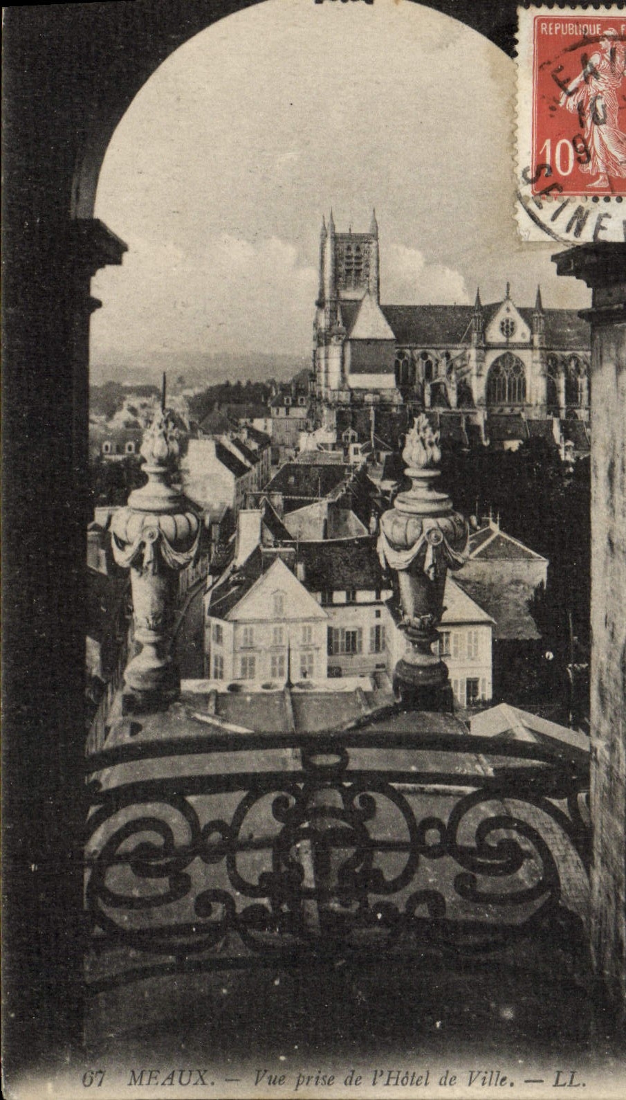 VINTAGE POSTCARD Meaux Seen from of the Town hall