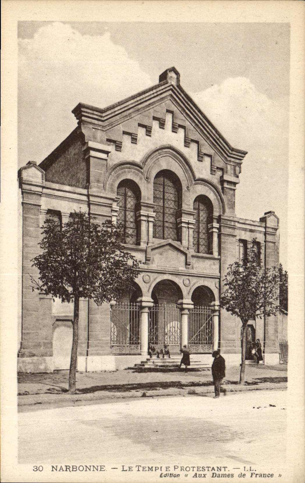 VINTAGE POSTCARD Narbonne the Protestant Temple