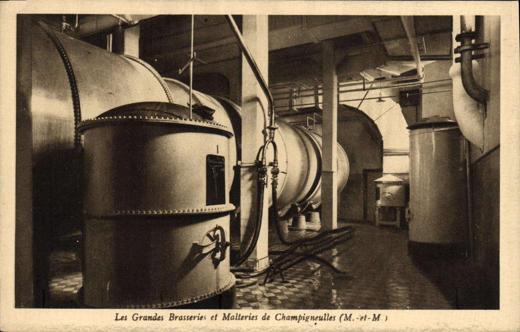 CPA Les grandes Brasseries et malteries de Champigneulles Vue interieure d'une des caves a fermentation