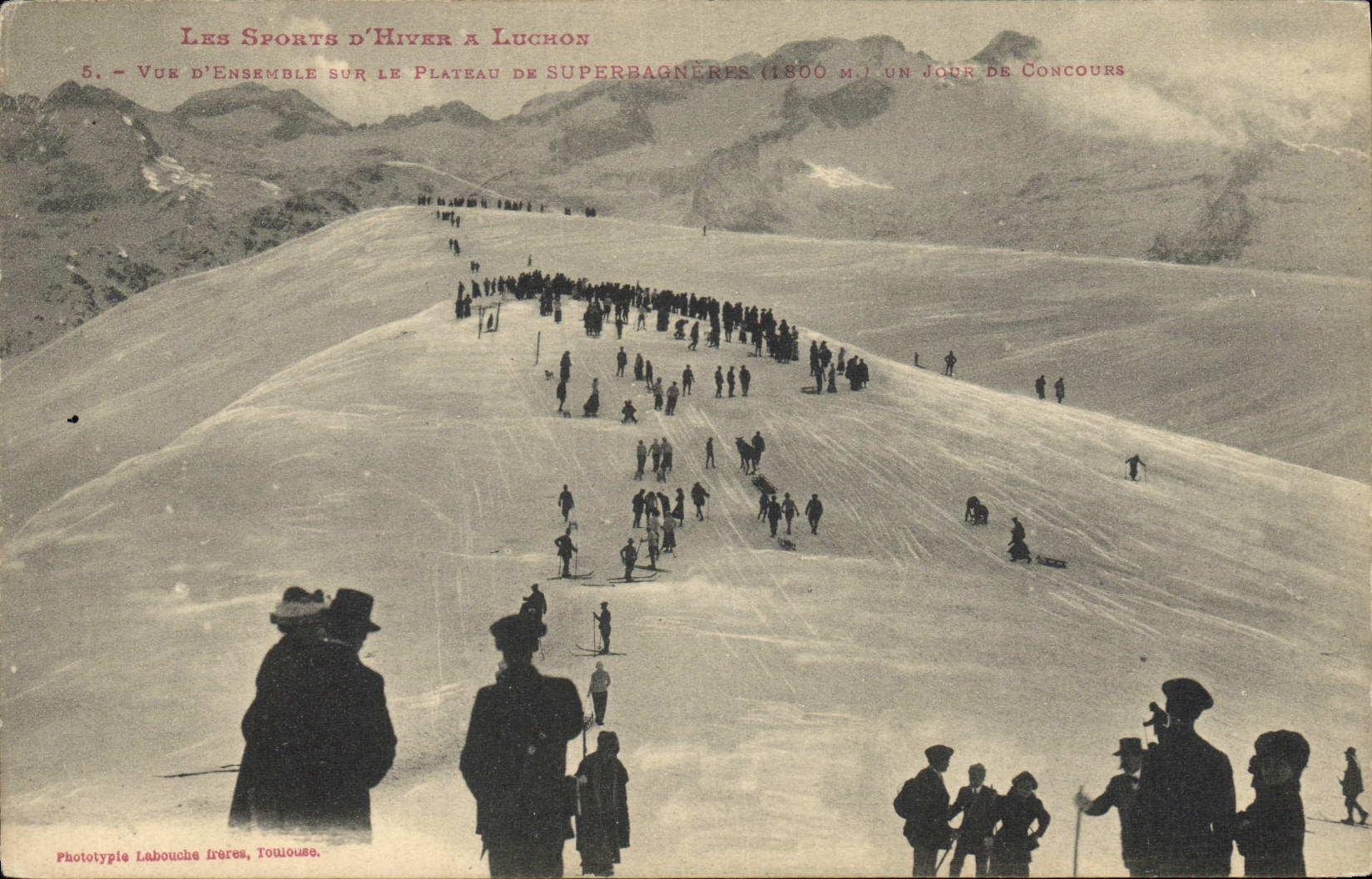 CPA Sports d'hiver Ski Luchon Vue d'ensemble sur le plateau de Superbagneres un jour de concours