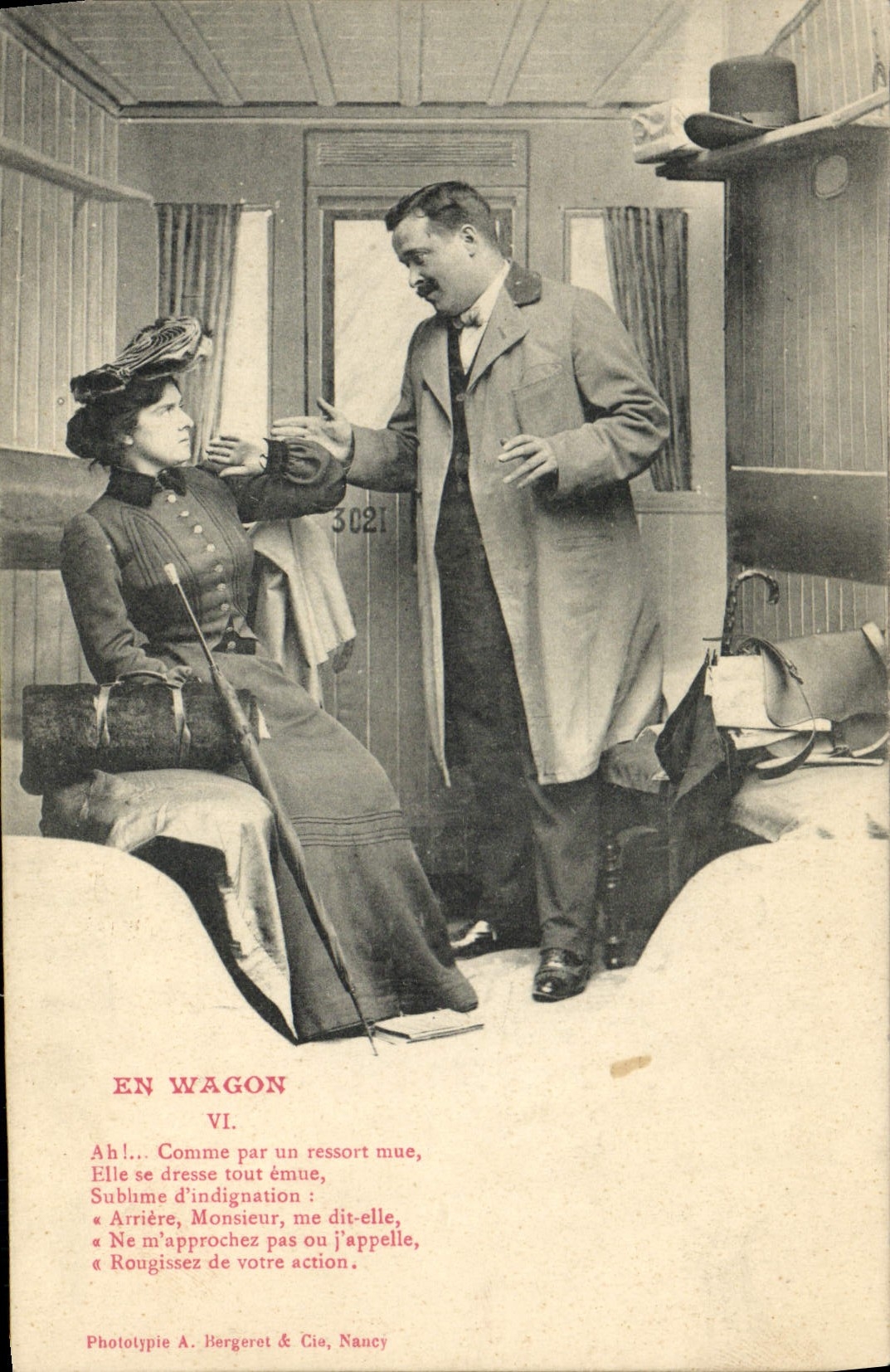 CPA Train Locomotive Femme En wagon