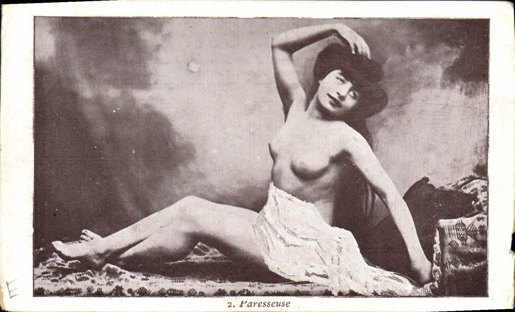 CPA Nu erotique Femme Paresseuse