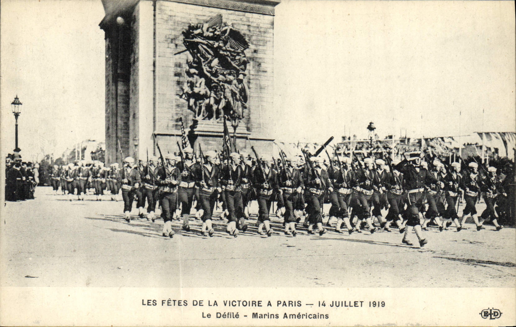 CPA Militaria Fetes de la Victoire 14 juillet 1919 Le defile Marins americains