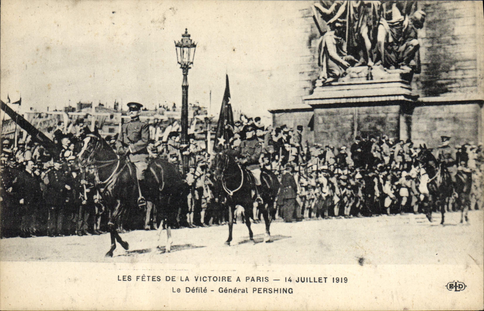 VINTAGE POSTCARD Militaria Festivals of the Victoire July 14th, 1919 the General procession Pershing