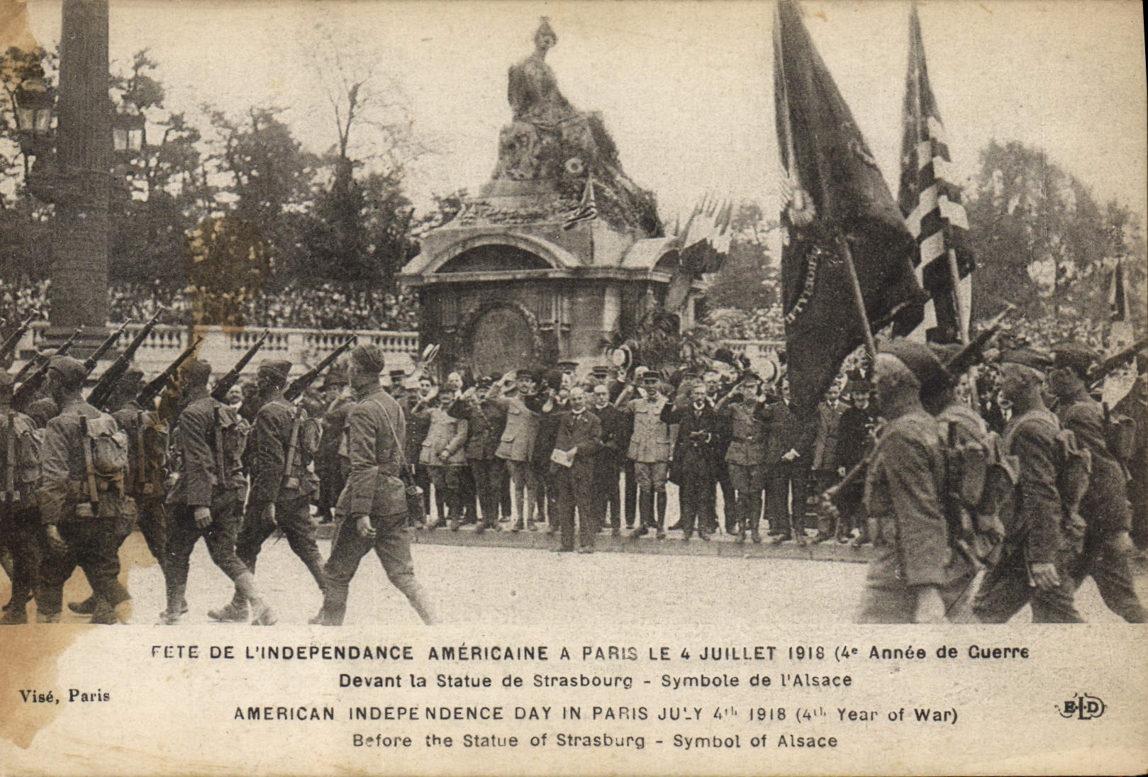 CPA Militaria Fete de l'independance americaine a Paris le 4 juillet 1918 Devant la statue de Strasbourg Alsace 