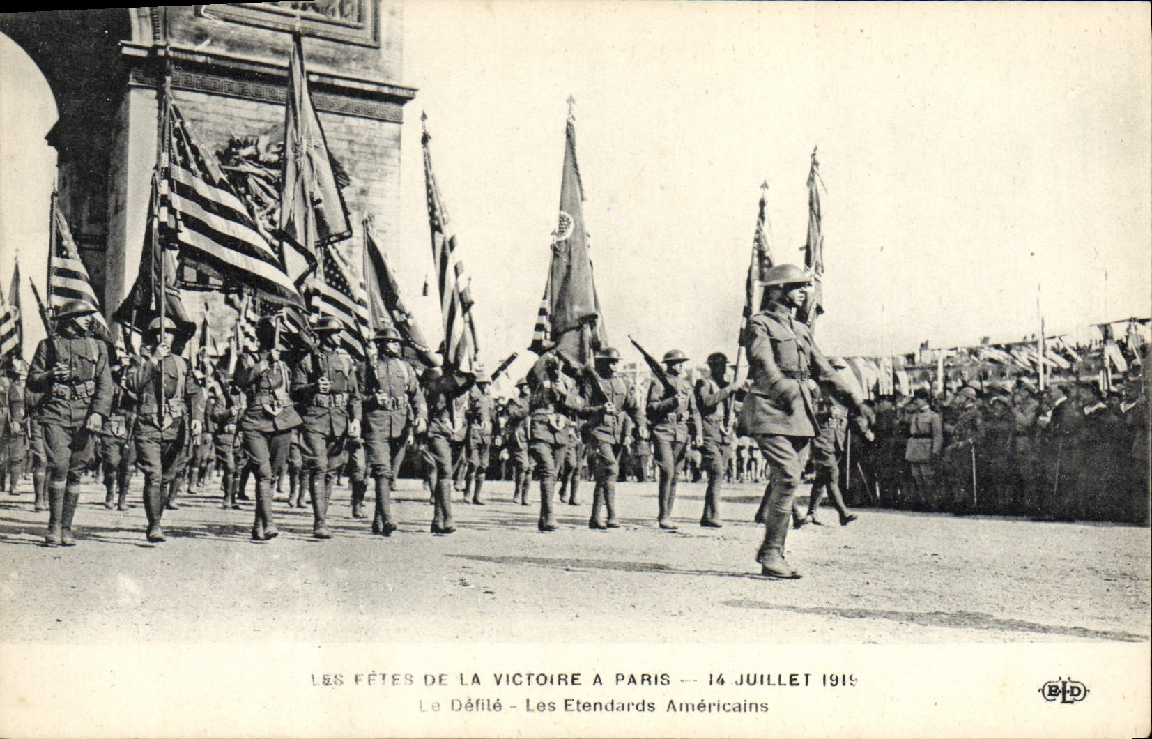 VINTAGE POSTCARD Militaria Festivals of the Victoire July 14th, 1919 the procession American standards