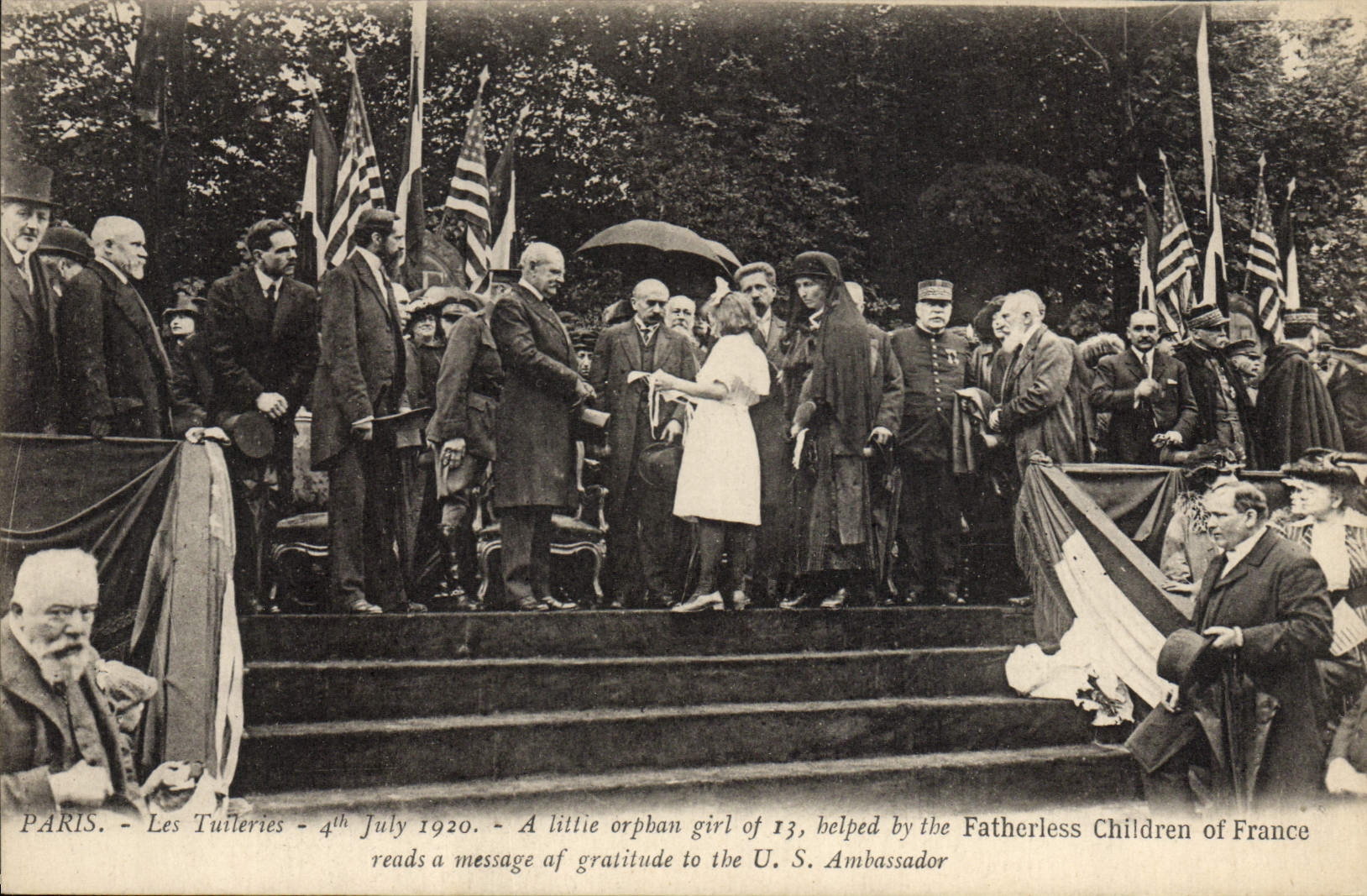 VINTAGE POSTCARD Militaria Paris Tileries has little orphan girl off 13 helped by the Fatherless children off France
