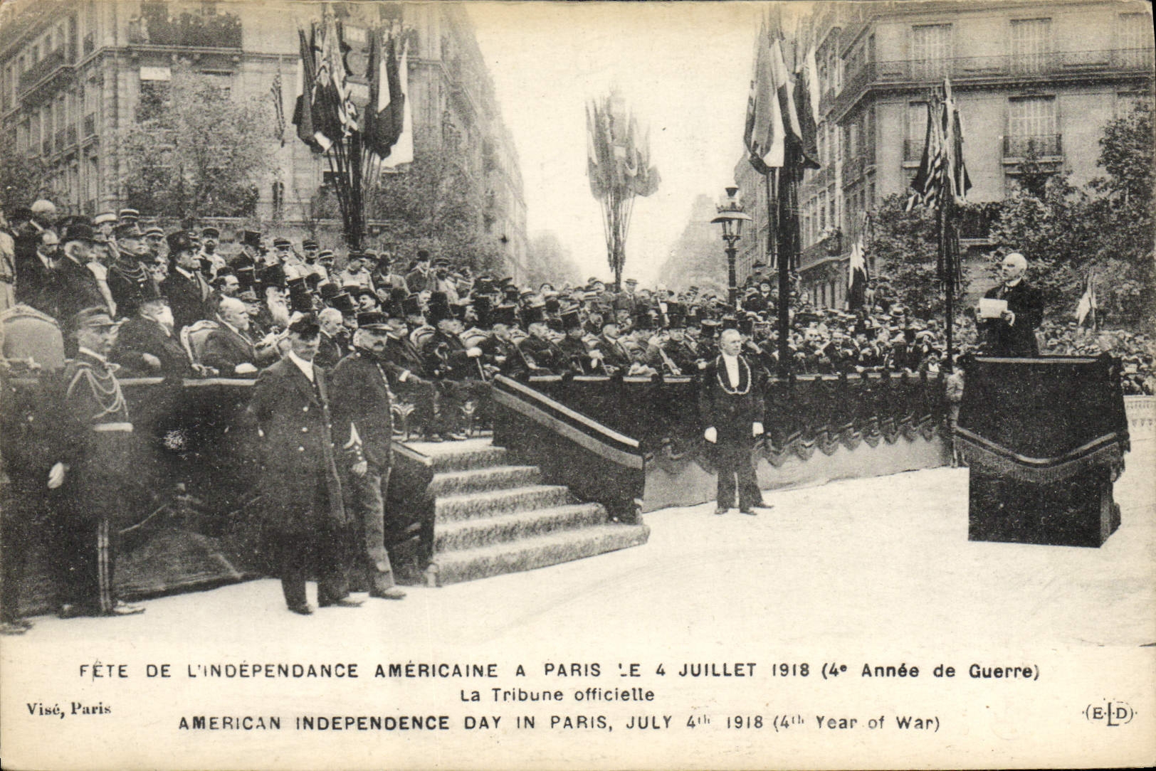 CPA Militaria Fete de l'independance americaine a Paris 4 juillet 1918 Tribune officielle