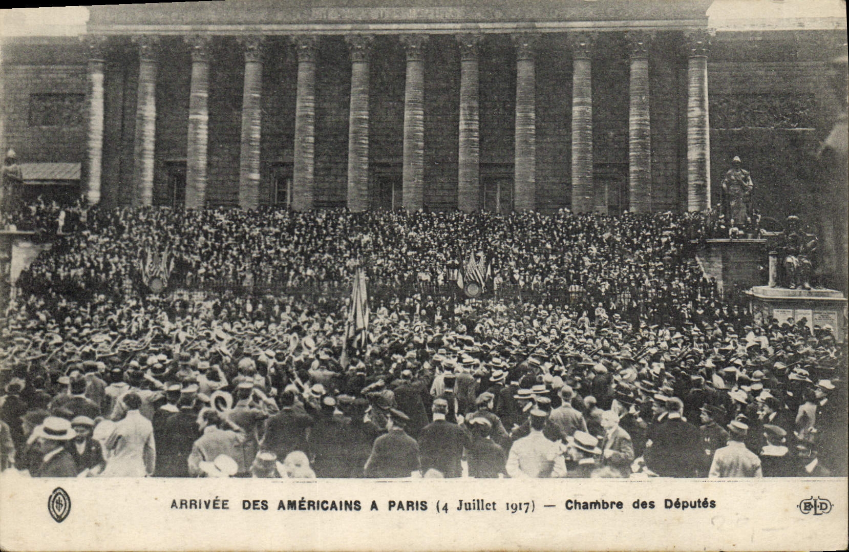 CPA Militaria Arrivee des americains a Paris 4 juillet 1917 Chambre des deputes
