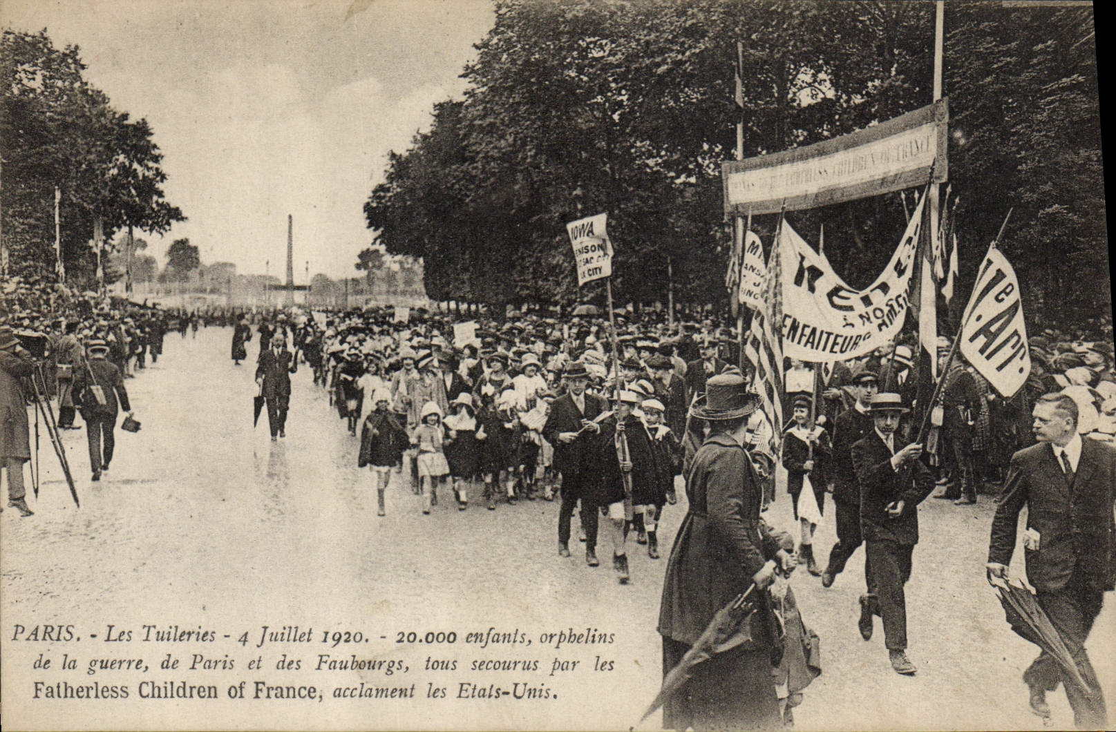 VINTAGE POSTCARD Militaria Paris Tileries Orphelins July 4th, 1920 acclaim the States Uniq