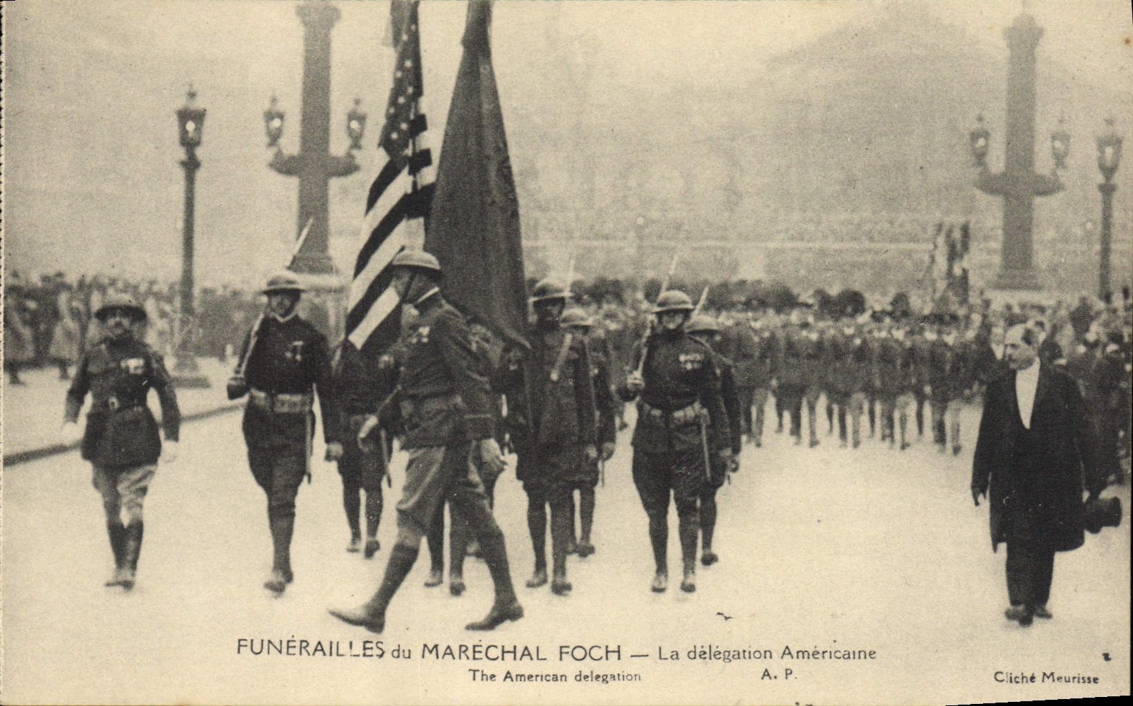 CPA Militaria Funerailles du Marechal Foch La delegation americaine 