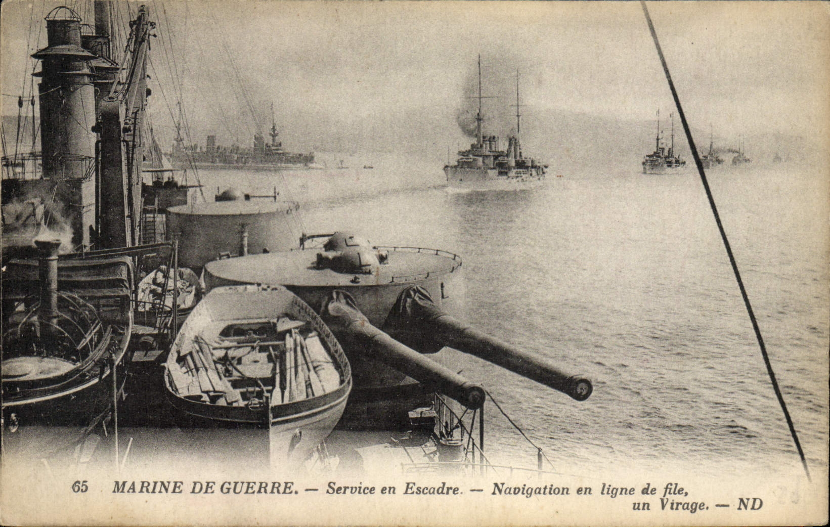 CPA Bateau Guerre Service en escadre Navigation en ligne de file
