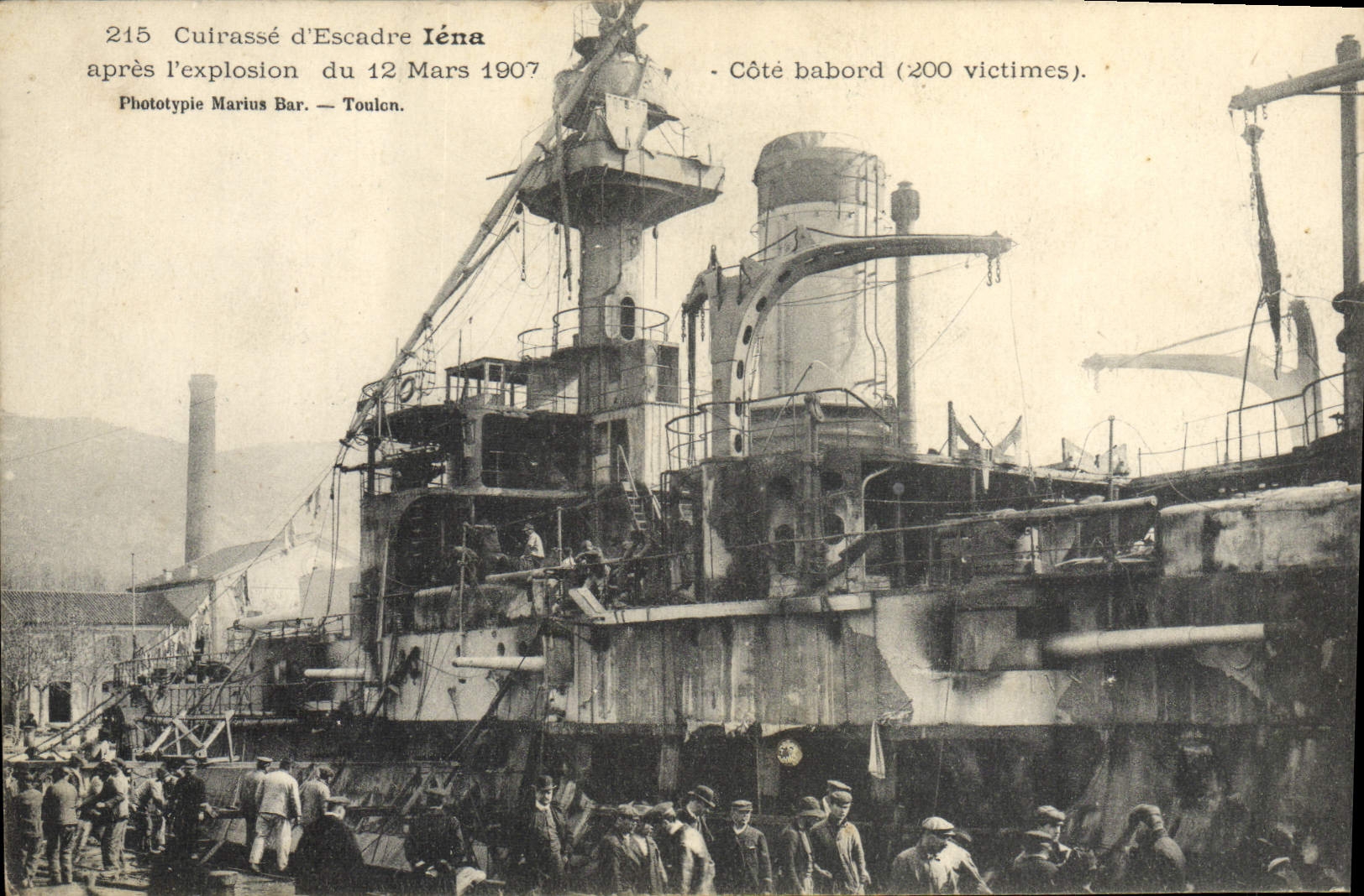 CPA Bateau Guerre Cuirasse d'escadre Iena apres l'explosion Cote babord 