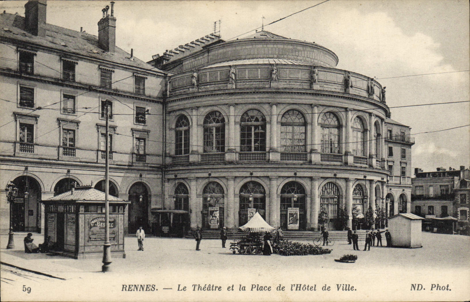 CPA Le Theatre et la place de l'hotel de ville Rennes