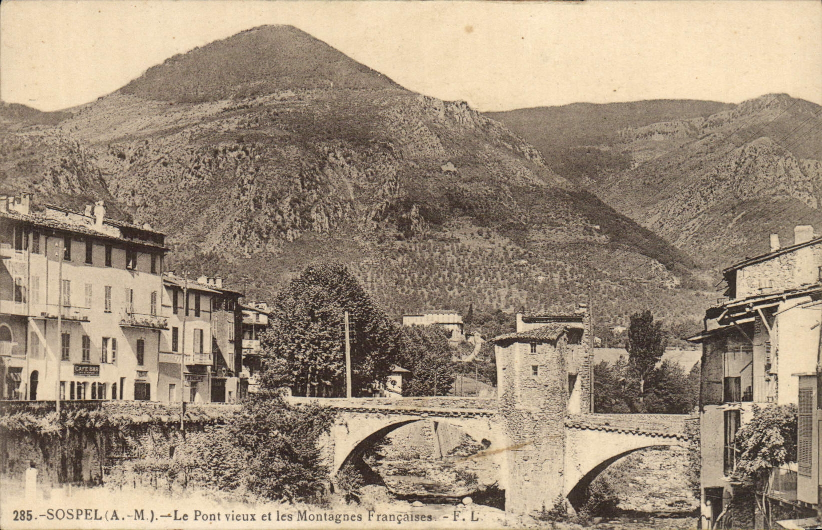 CPA Sospel Le Pont Vieux et les Montagnes francaises