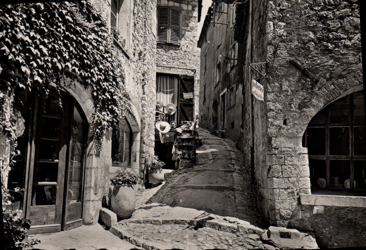 CPM Saint Paul de Vence Montee de l'eglise
