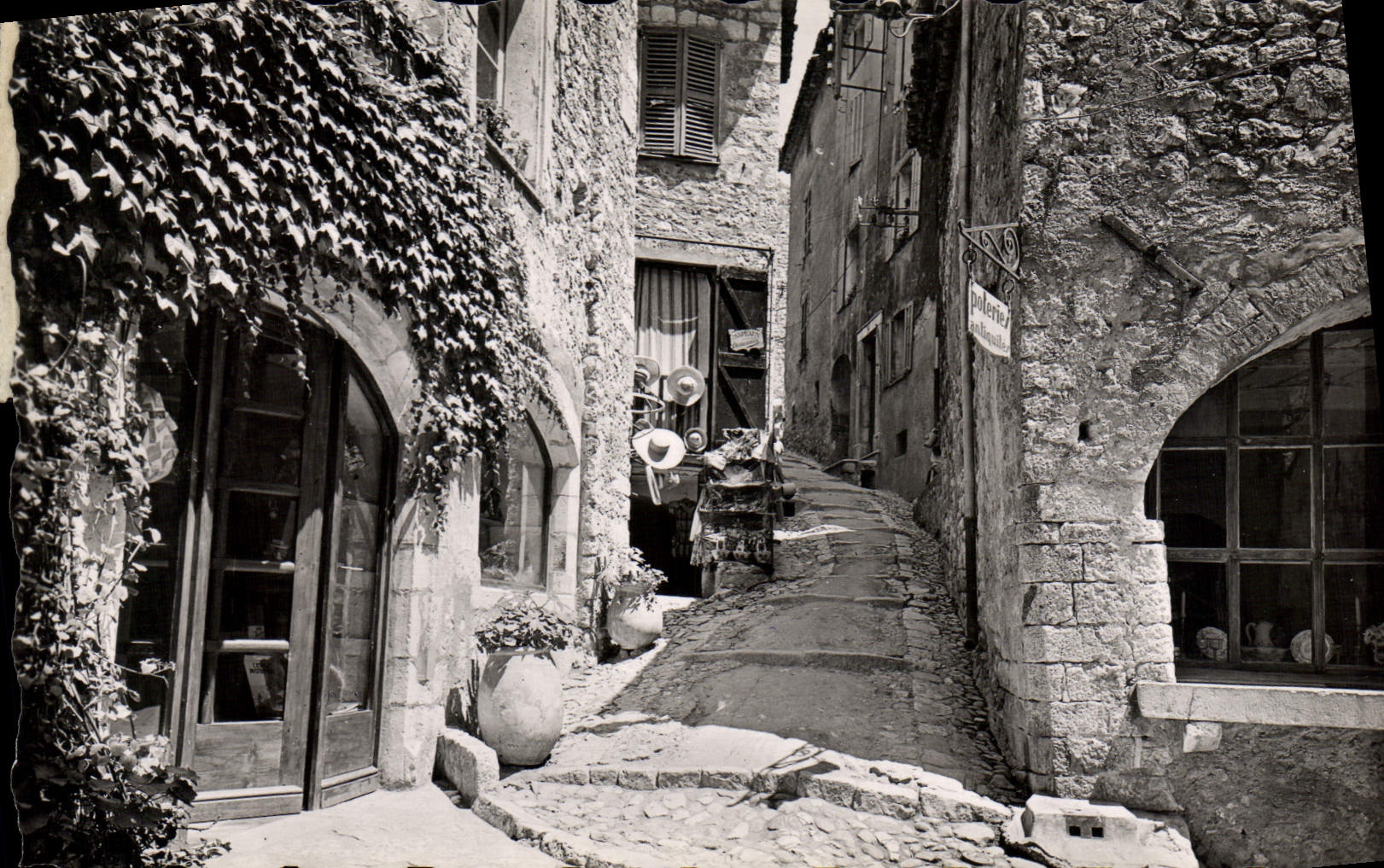 CPM Saint Paul de Vence Montee de l'eglise