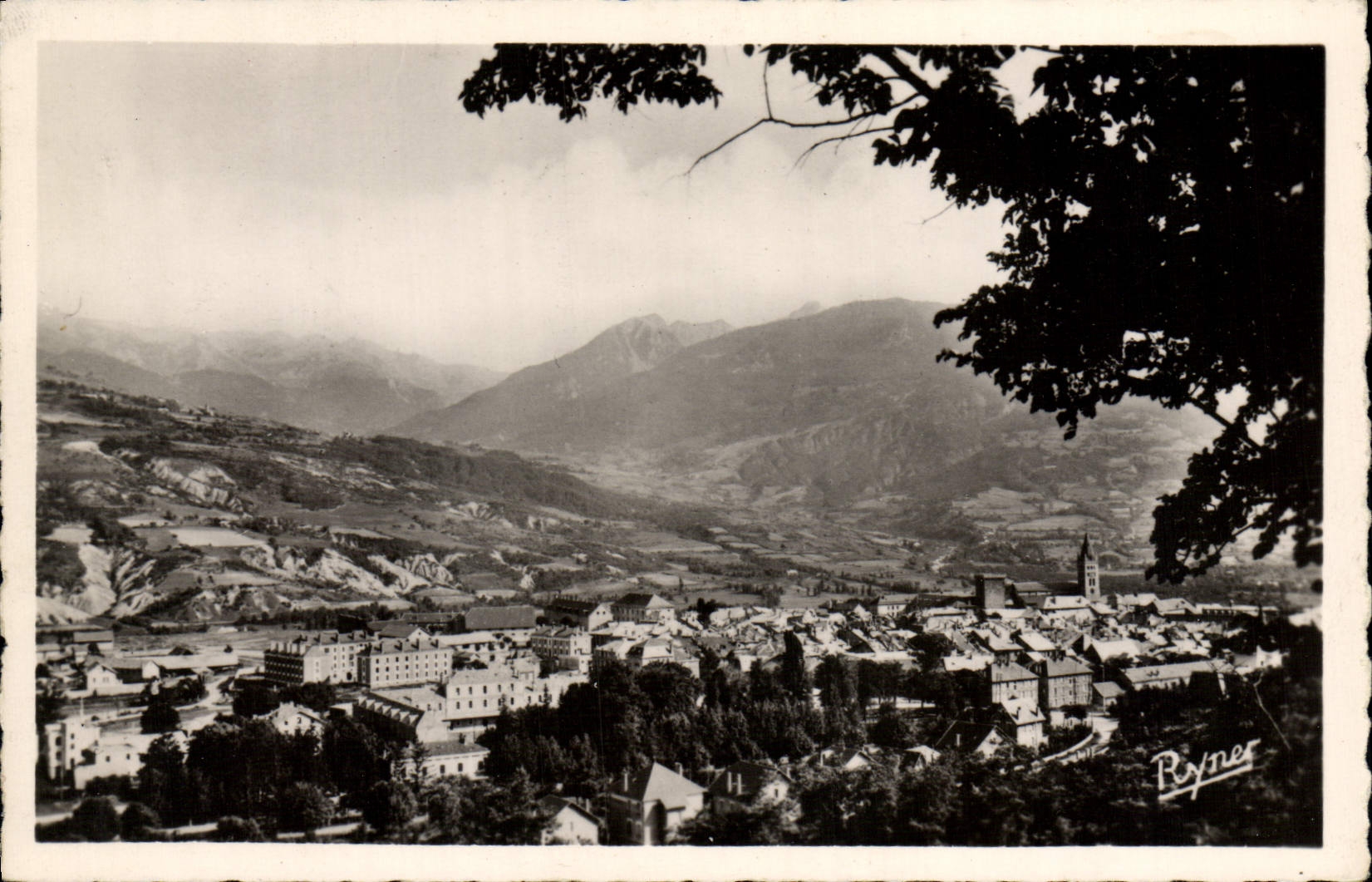 MODERN CARD Embrun View In the content Chains of Orres and peak of Pouzenc