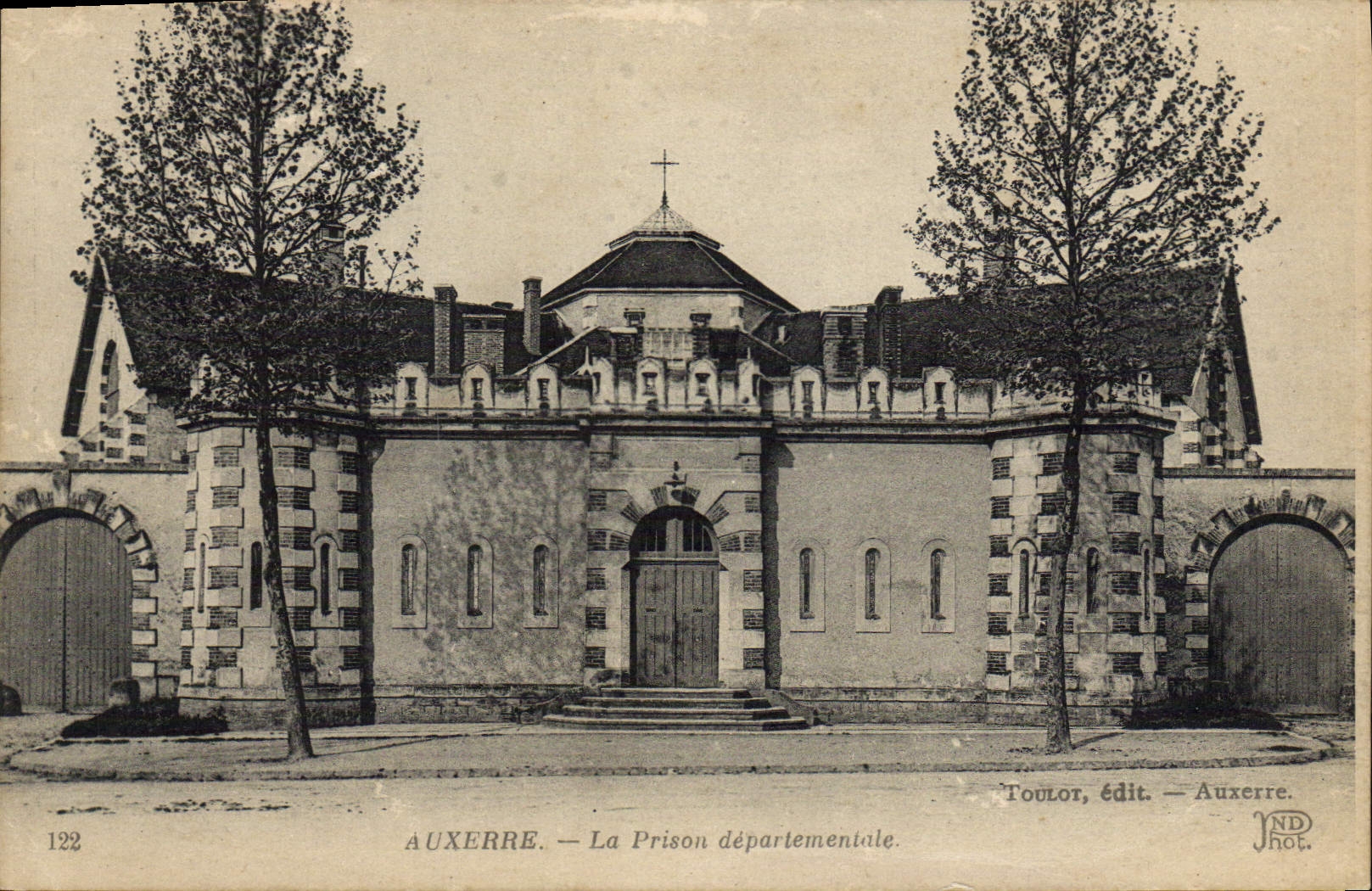 VINTAGE POSTCARD Auxerre Prison the departmental prison