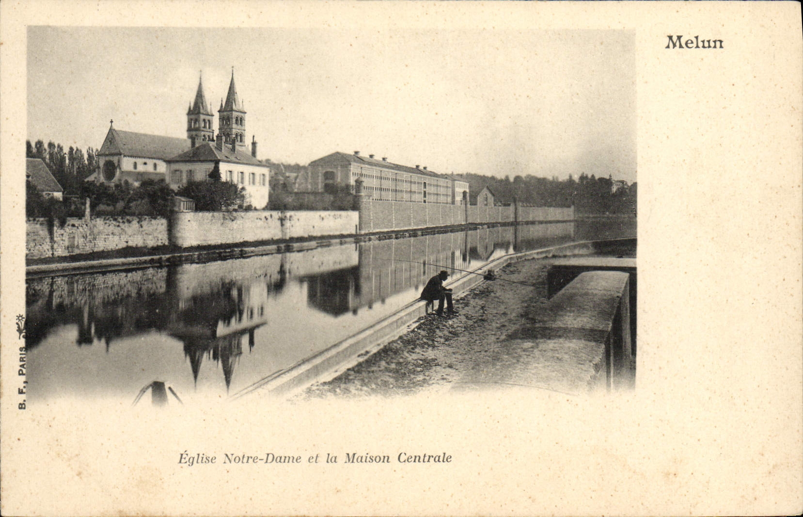 Iglesia Notre Dame y el Sinning central de Melun de la prisión de la POSTAL de la VENDIMIA de los pescados de la casa