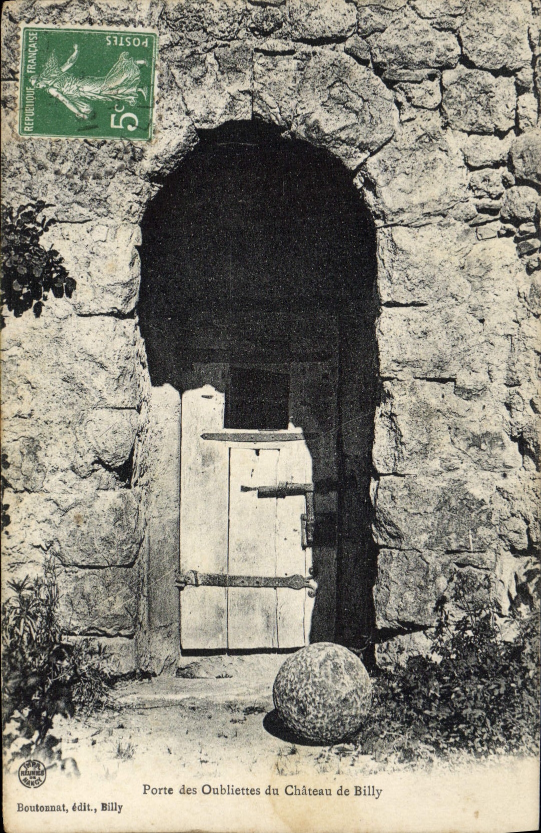 CPA Prison Porte des oubliettes du chateau de Billy 