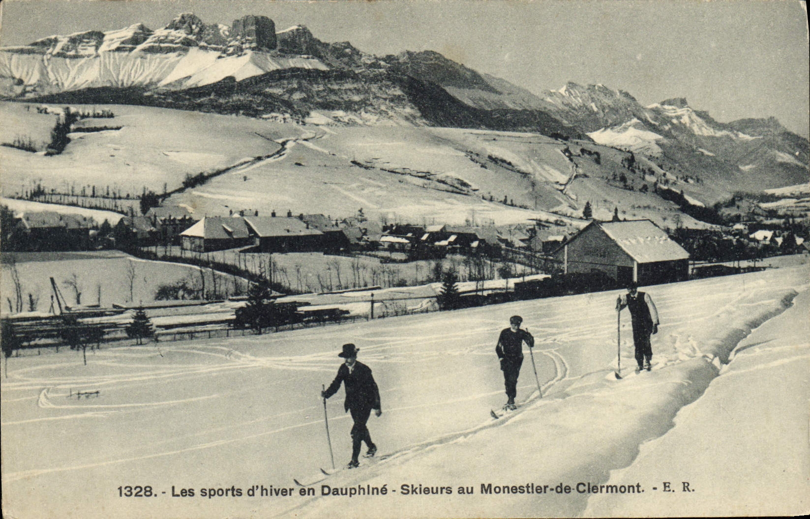 VINTAGE POSTCARD Winter sports Ski Skiers in Monestier de Clermont
