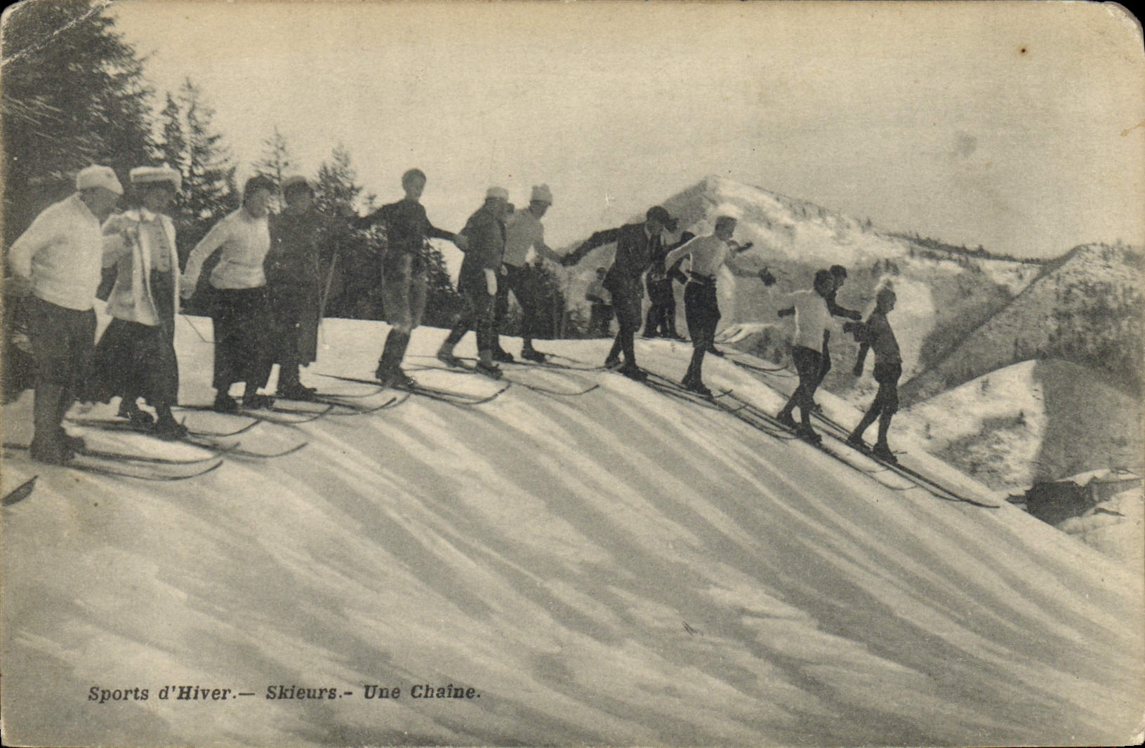 VINTAGE POSTCARD Winter sports Ski a chain