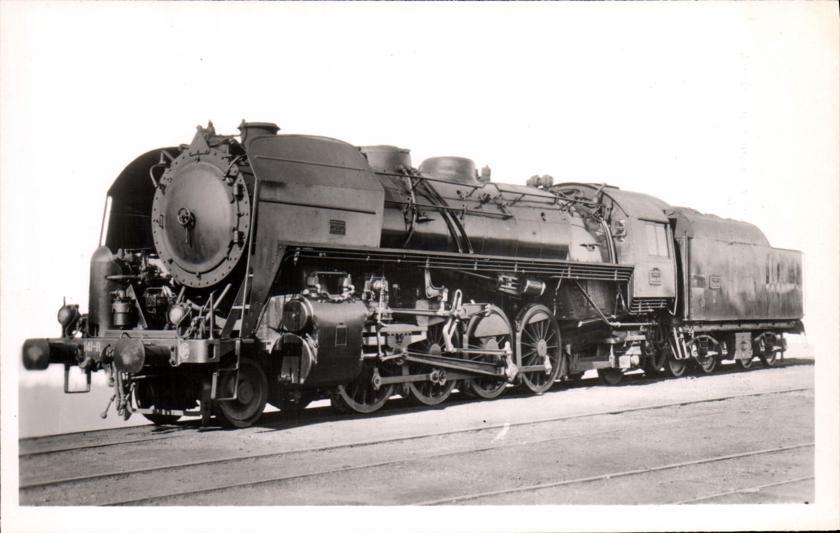 VINTAGE POSTCARD Train 141 R Engine