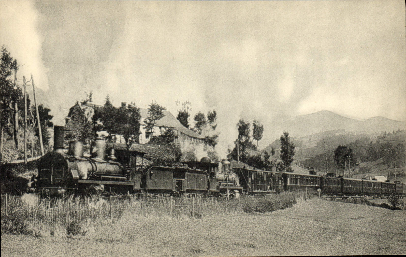 CPA Train Locomotive Reseau d'Orleans Rapide du Mont Dore