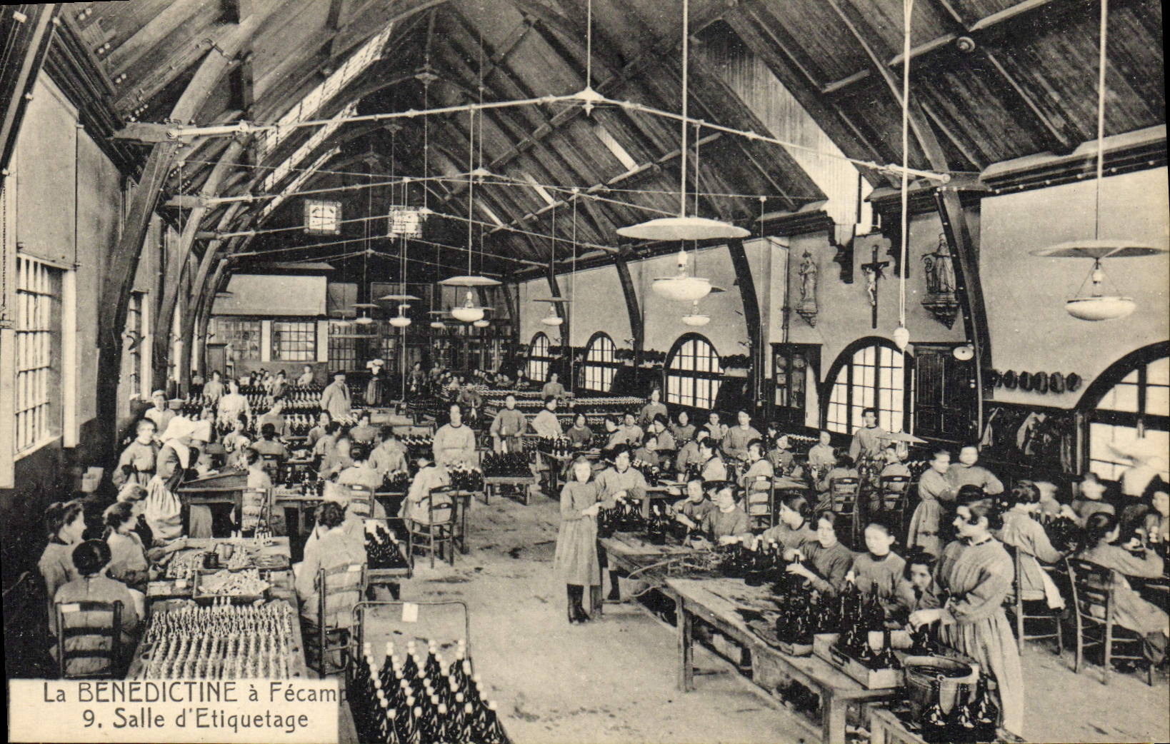 VINTAGE POSTCARD Alcool Benedictine has Fecamp Salle of labelling