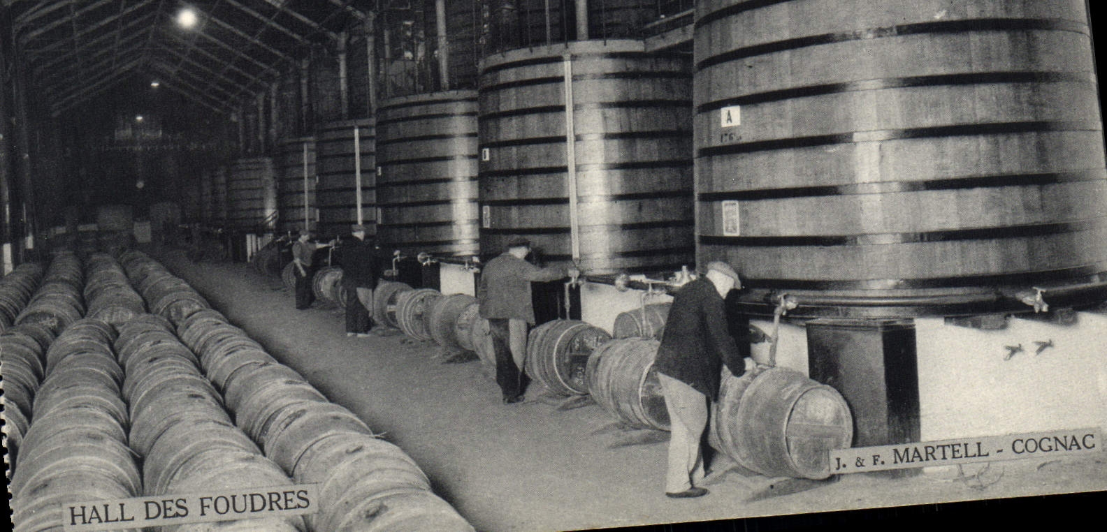 CPA Alcool Hall des foudres Martelle Cognac