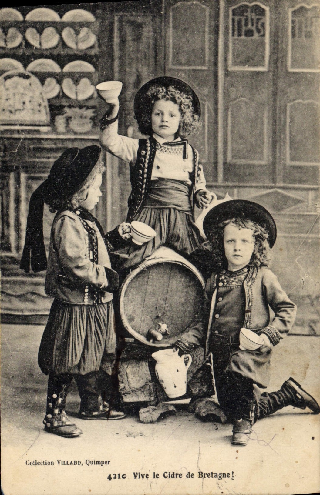 CPA Alcool Enfants Vive le cidre de Bretagne Folklore 