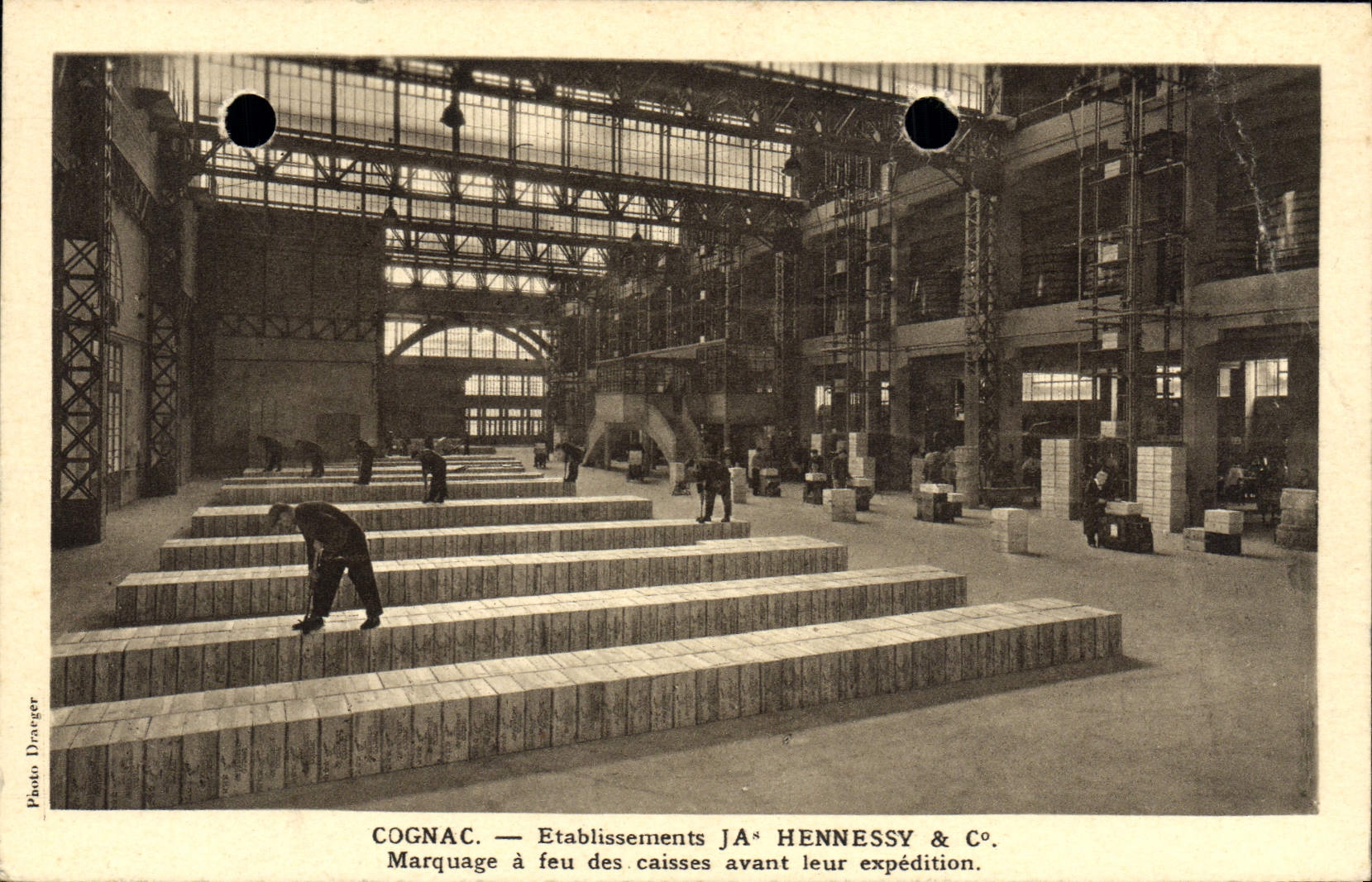 Los establecimientos Hennessy Marquage del coñac de Alcool de la POSTAL de la VENDIMIA tienen fuego de los casos antes de su expedición