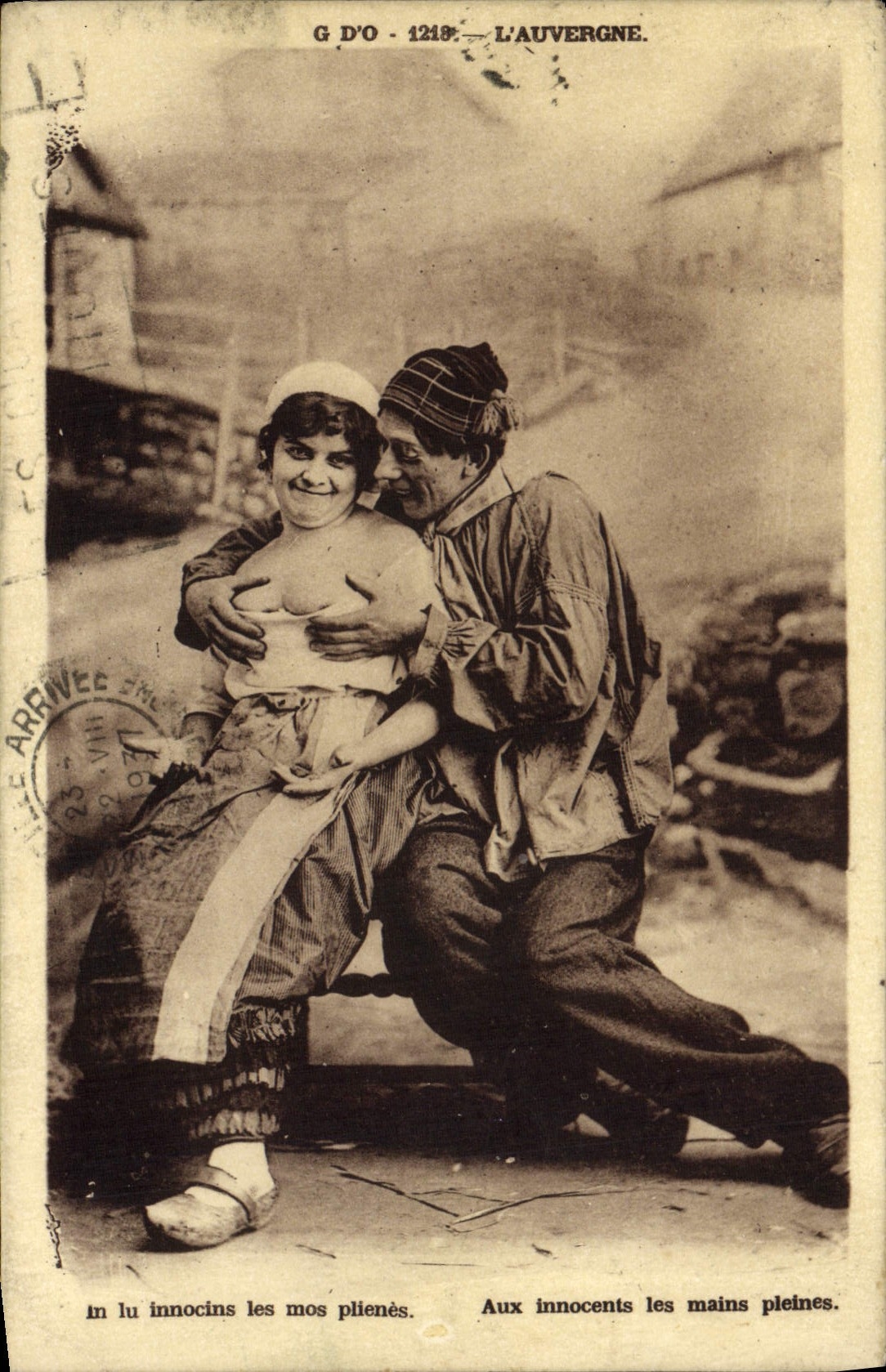 CPA Nu erotique Femme Aux innocents les mains pleines