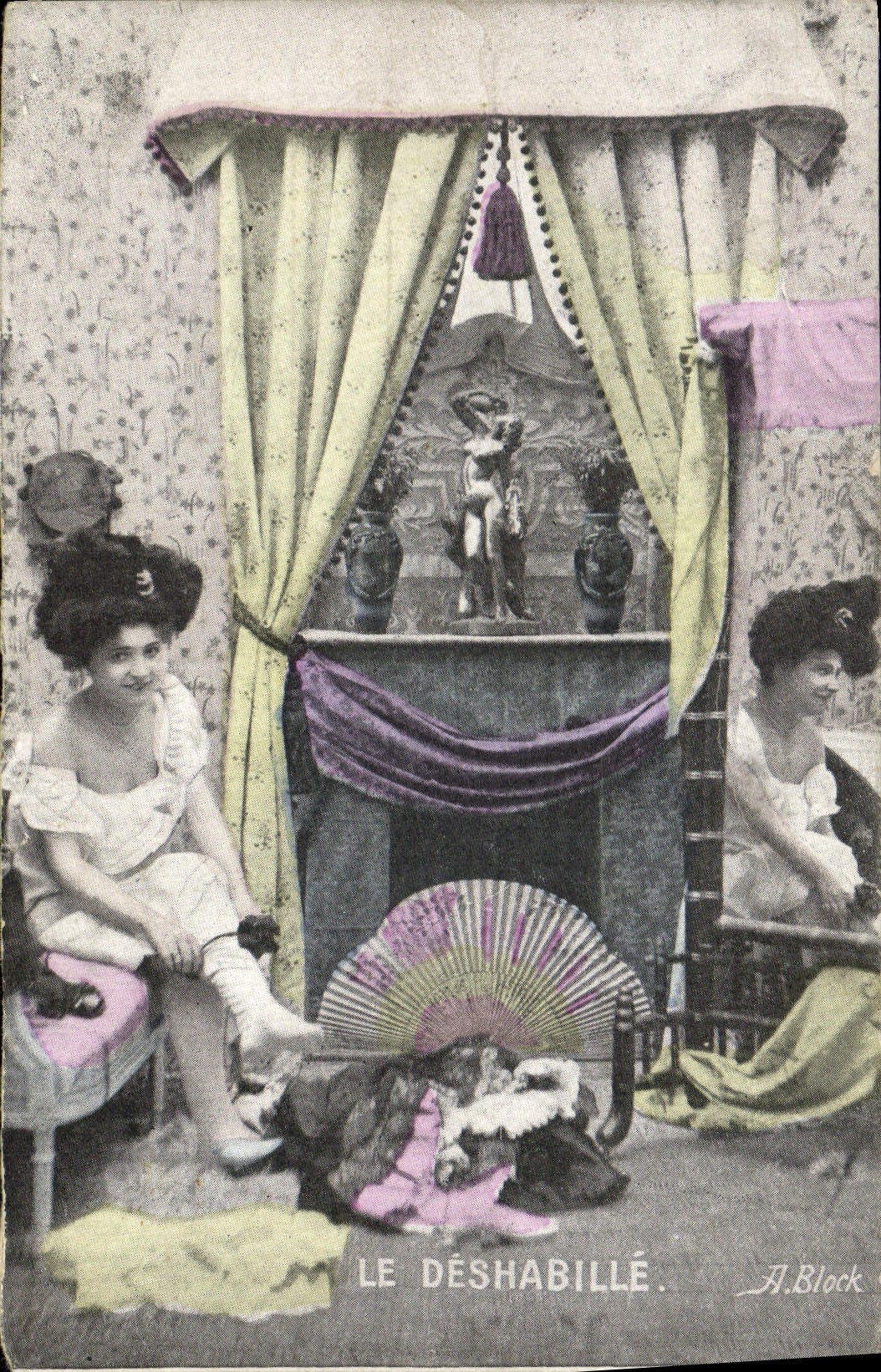 VINTAGE POSTCARD Nu erotic Femme strips It