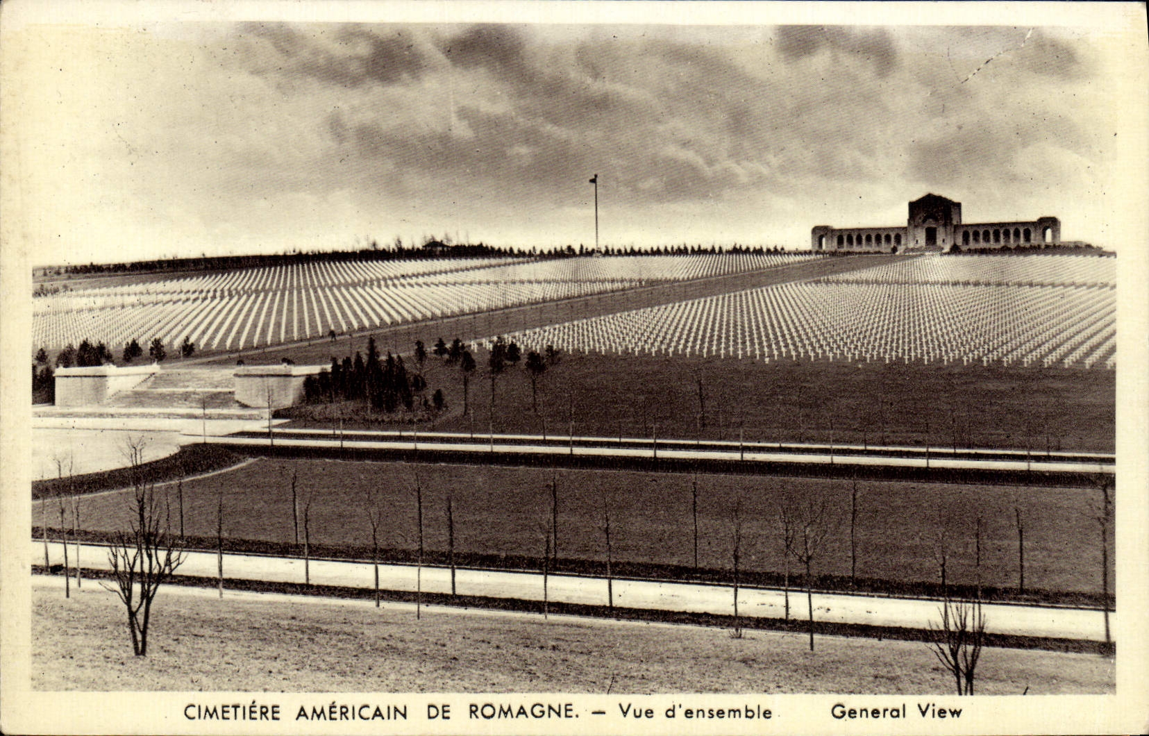 CPA Militaria Cimetiere americain de Romagne Vue d'ensemble