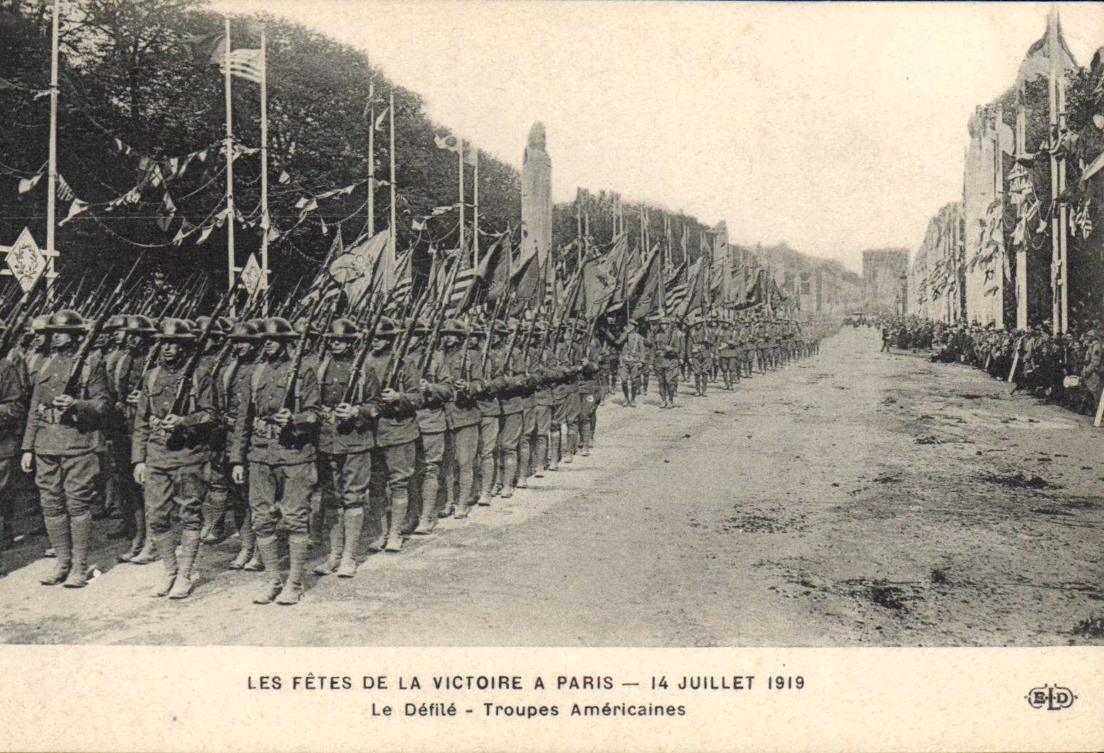 CPA Militaria Fetes de la victoire 14 juillet 1919 Le defile Trouepes americaines